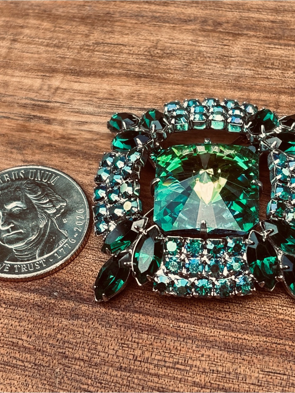 Emerald Green Rhinestone Brooch - Picture 5 of 7